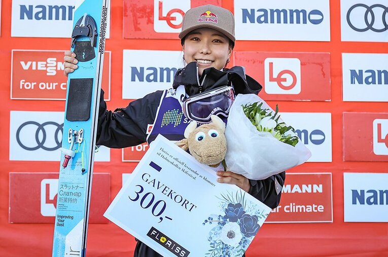 北京五輪後すぐにW杯に参戦した高梨。1戦目リレハンメル大会で優勝すると、2戦目のオスロ大会も表彰台に入った ／ photograph by AFLO