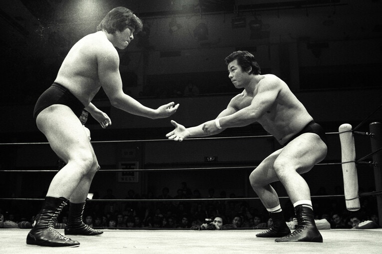 1982年12月19日、後楽園ホール。藤波辰巳のWWFインターナショナル・ヘビー級王座に挑んだ木村健悟　©Essei Hara