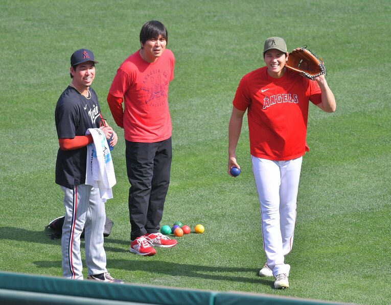 前田健太も大谷と談笑　©JIJI PRESS