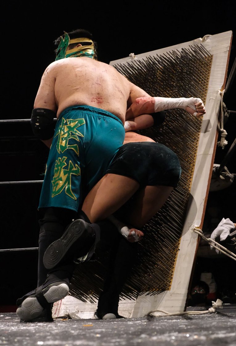 デスマッチファイター・ドリューは血がドクドク流れても試合を止めなかった 「ケガある、傷ある。でもやる。大好きだから」(60)