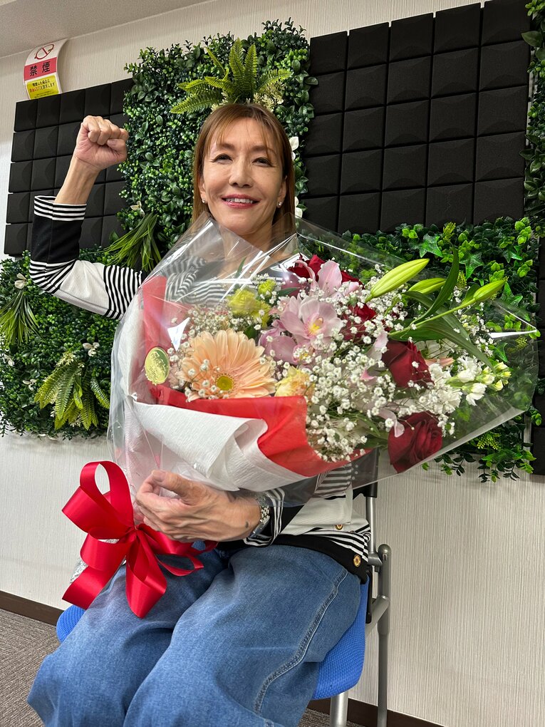 受賞決定後、インタビューに応じたブル中野　©Gantz Horie