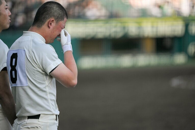 試合終了後、落胆する大阪桐蔭ナインだが……（4／全9枚）©Nanae Suzuki
