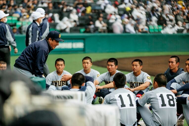 須江は何より「対話」を重要視する。就任1年目にそれに気づけたことが大きかったという　©Kiichi Matsumoto