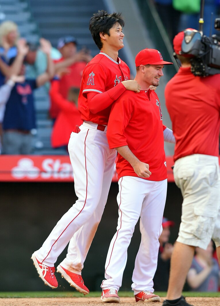 大谷とヒーニー。2018年～21年までエンゼルスでチームメイト　©AFLO