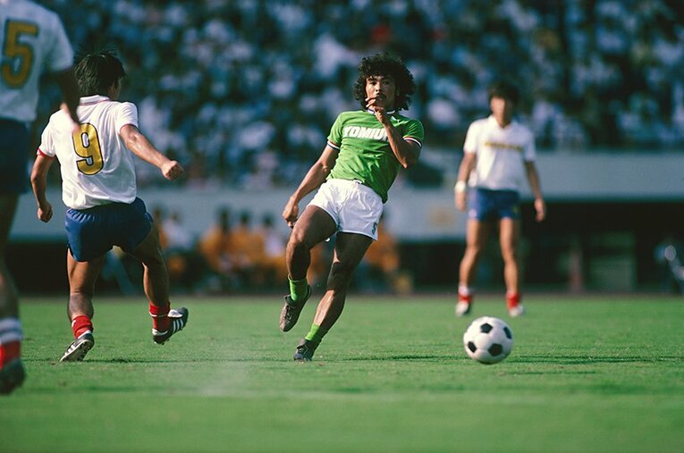 1人の選手がクラブのカラーを決めてしまうことがある。与那城ジョージはヴェルディにとってそういう選手だった。 ／ photograph by AFLO