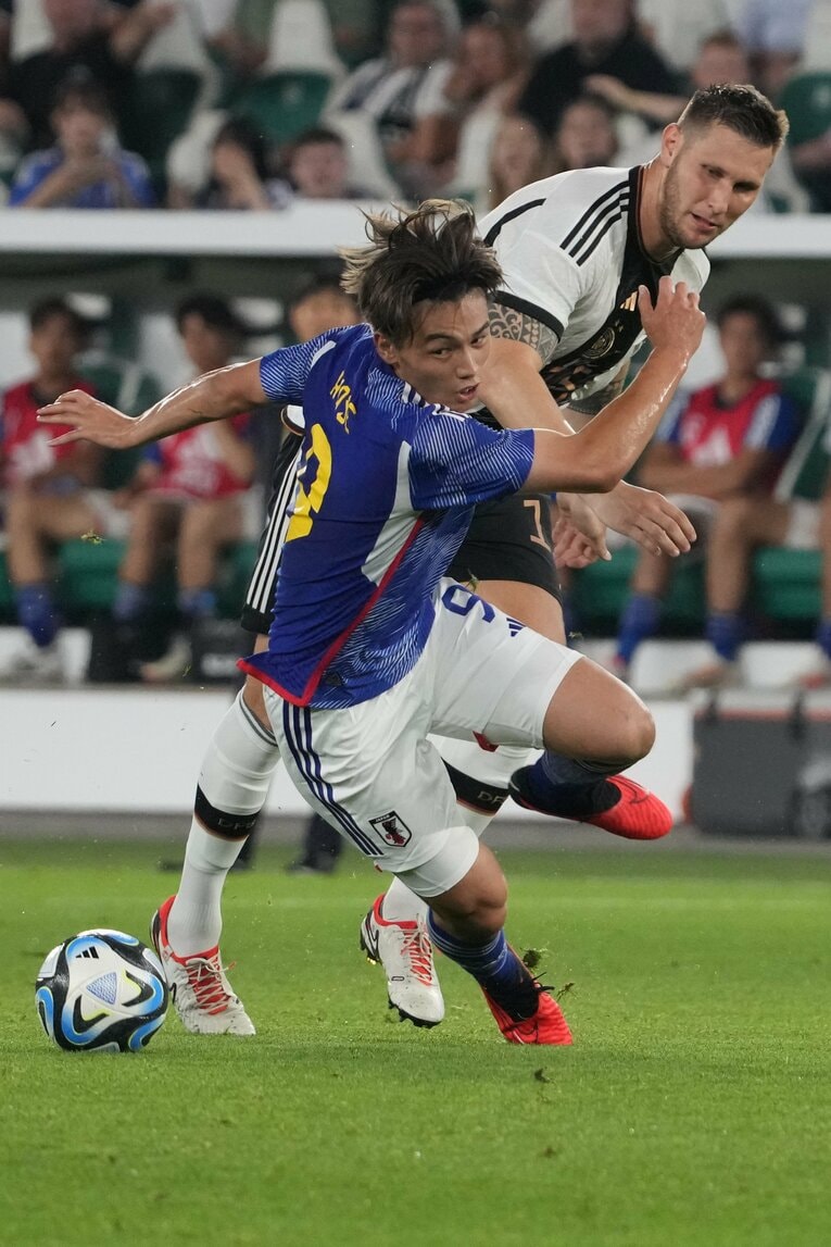 上田綺世と二クラス・ズーレ　©Masashi Hara