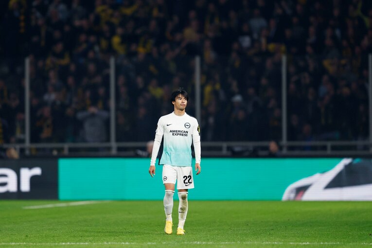 三笘薫26歳「試合に出れば言い訳はない」勝利の握り拳、街中には「ミトマの漢字Tシャツ」サポと猫が…カメラマンがアテネで見た“美しい風景”(12)