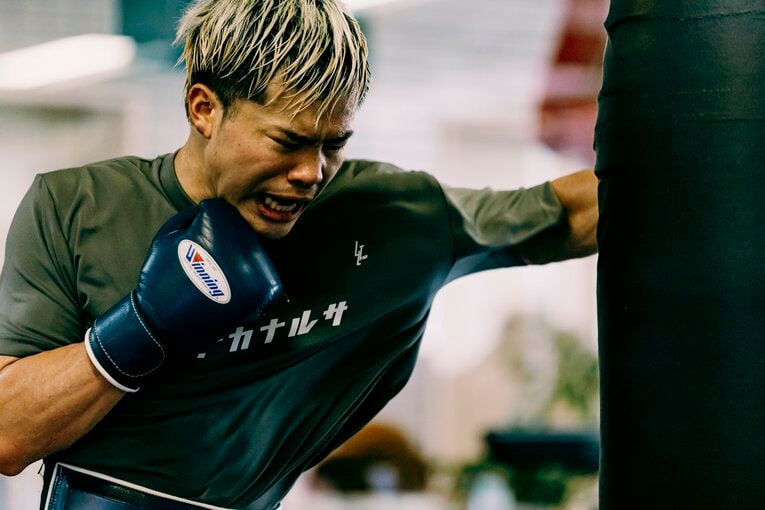 サンドバッグを叩く那須川天心（2024年5月撮影）©Kiichi Matsumoto