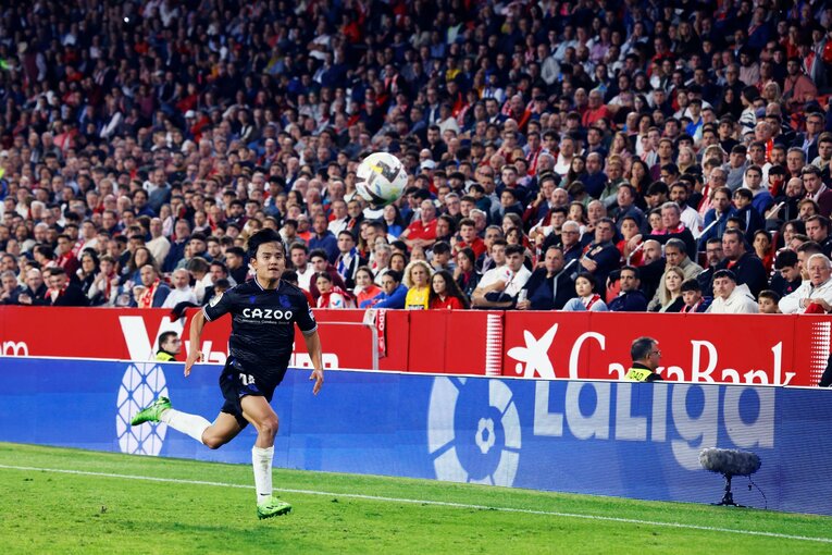 久保建英「脱臼ケガ明け緊急出場」を撮った…W杯へ頼もしい攻撃力と“激論”、気になるのは“ほぼ90分プレー時の疲労感”(42)