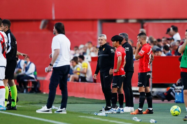 「クボ、ユニホームお願い」来季のレアル去就報道が出てもマジョルカで愛される久保建英…「残留か降格の最終節」で輝くか〈撮影者の視点〉(37)