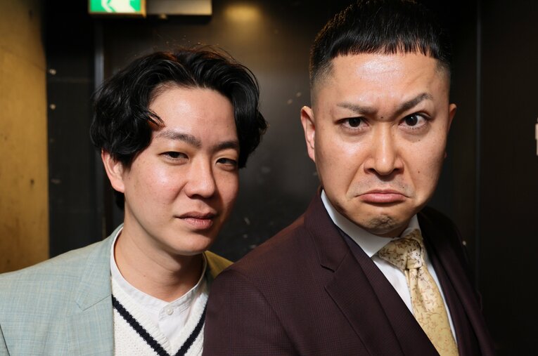 結成6年、初のM-1決勝で準優勝したドンデコルテ。小橋共作（ツッコミ担当、36歳、写真左）と渡辺銀次（ボケ、ネタ作り担当、40歳） ／ photograph by Shigeki Yamamoto