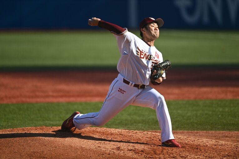 慣れ親しんだ神宮のマウンドで伸び伸び投球する由規　©Nanae Suzuki