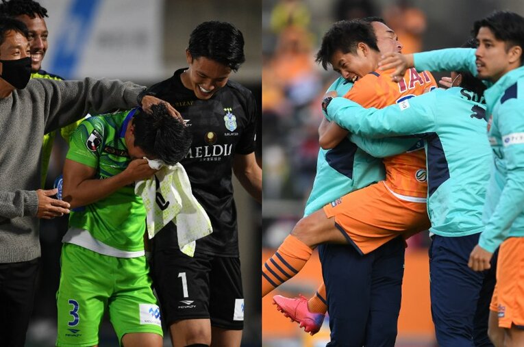 試合後に号泣する湘南DF石原広教（左）と、同点ゴールを決めて感情を爆発させる清水MF滝裕太（右）。残留争いという極限状況の重圧がよくわかる ／ photograph by Masashi Hara