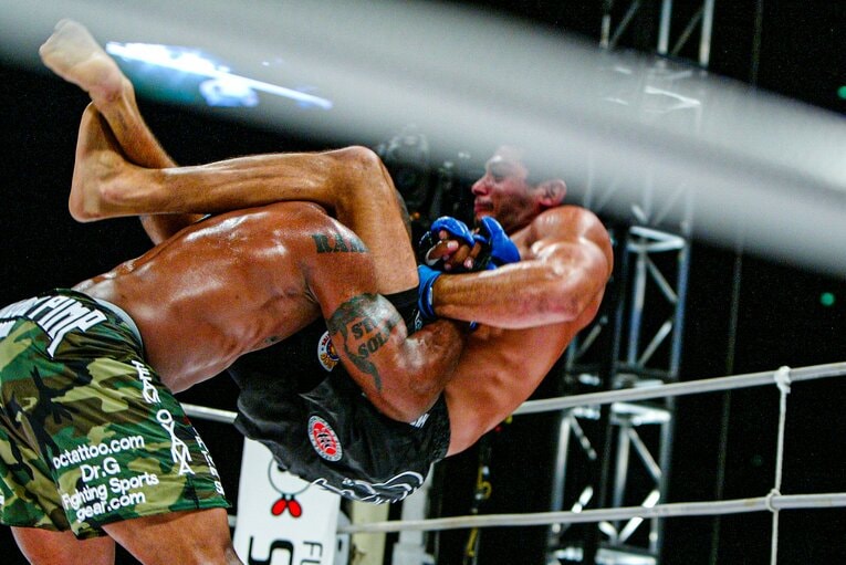 ジャクソンの衝撃的なパワーボム（連続写真）©Susumu Nagao