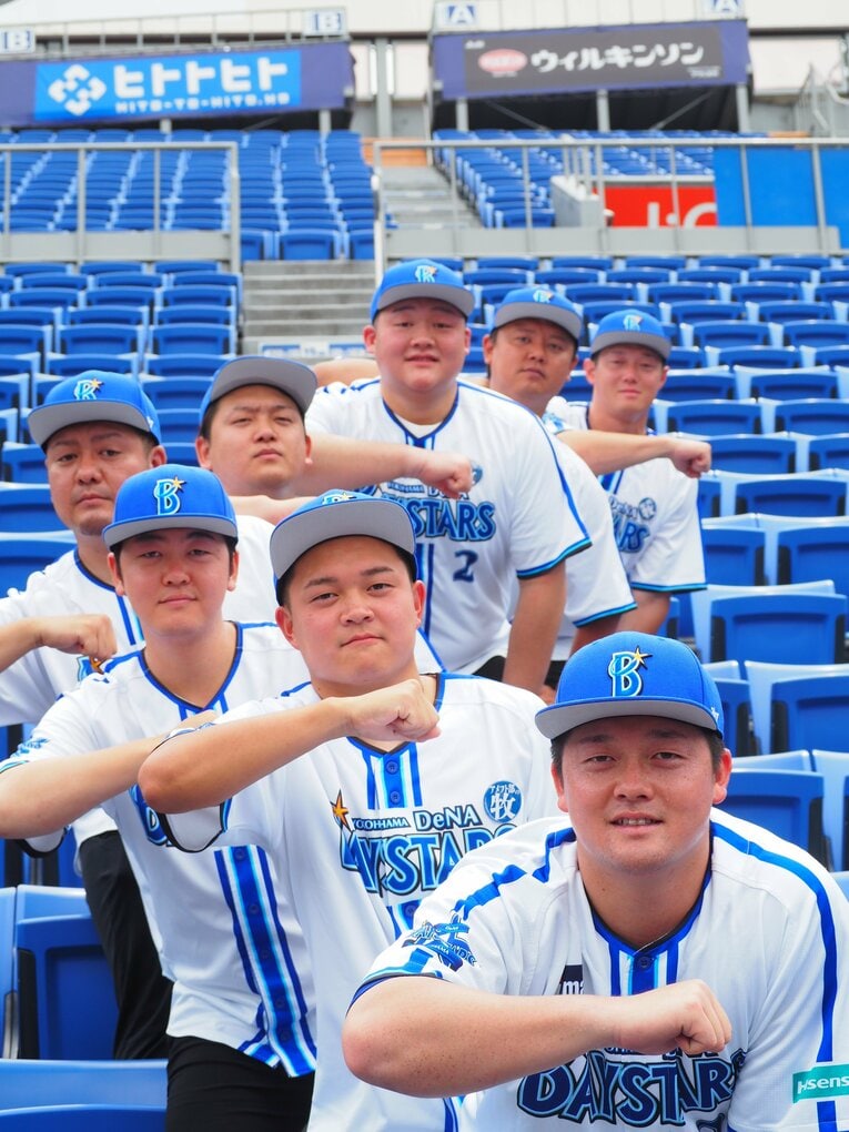 牧チューチュートレインをする牧と牧の影武者軍団　©Yu Saito