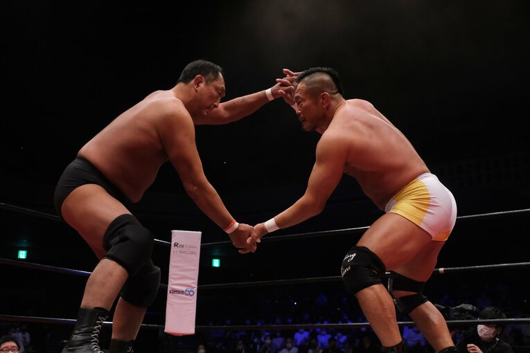 試合は慎重な探り合いからスタート