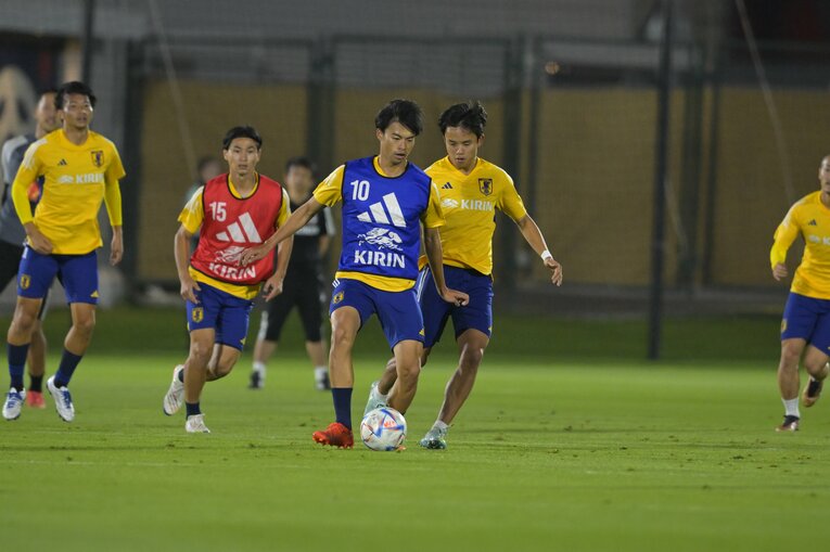 久保vs三笘　©JMPA