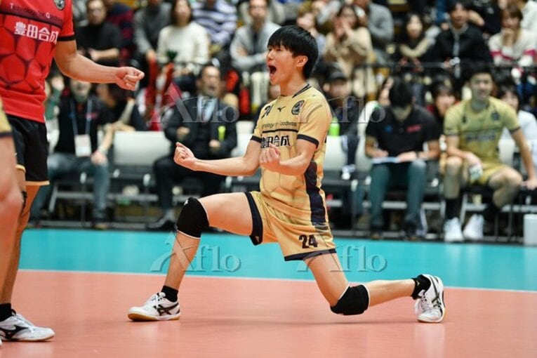 明治大4年時、豊田合成トレフェルサ（現・ウルフドッグス名古屋）の内定選手として天皇杯に出場した小川智大（2018月12月）©︎ MATSUO.K/AFLO SPORT