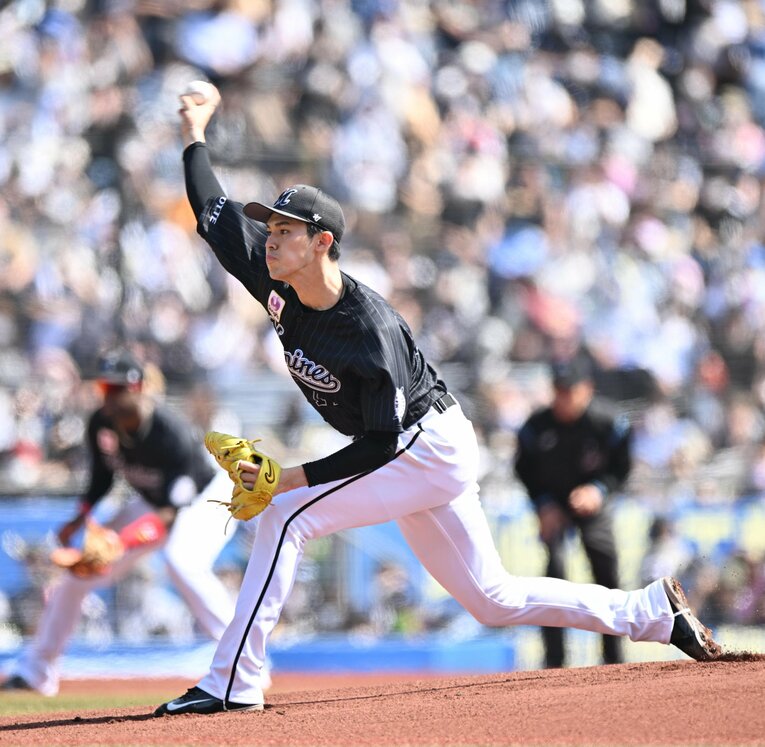 対戦相手も認めるほど、大きな成長を遂げたロッテ佐々木朗希　©︎Sankei Shimbun