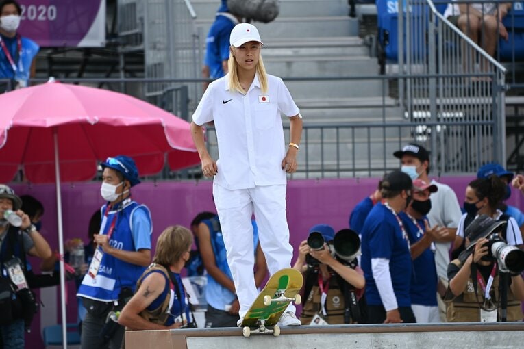 車いすが必要なほどの怪我を抱えながら五輪本番に臨んだ西村。執念で予選通過を果たしたが……　©Getty Images