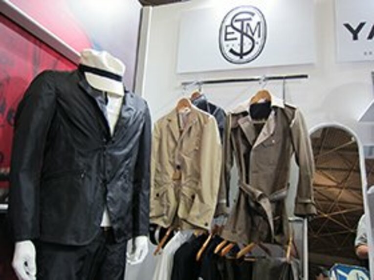 サイクルモードでも大盛況だったファッションコーナー。ツーキニストの服装も年々洗練されてきた