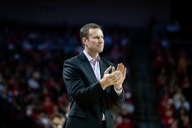 ホイバーグHC (C)UNL Athletics