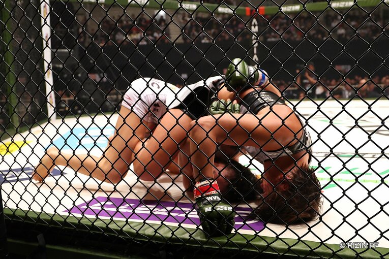 RENAvsシン・ユリ　©RIZIN FF