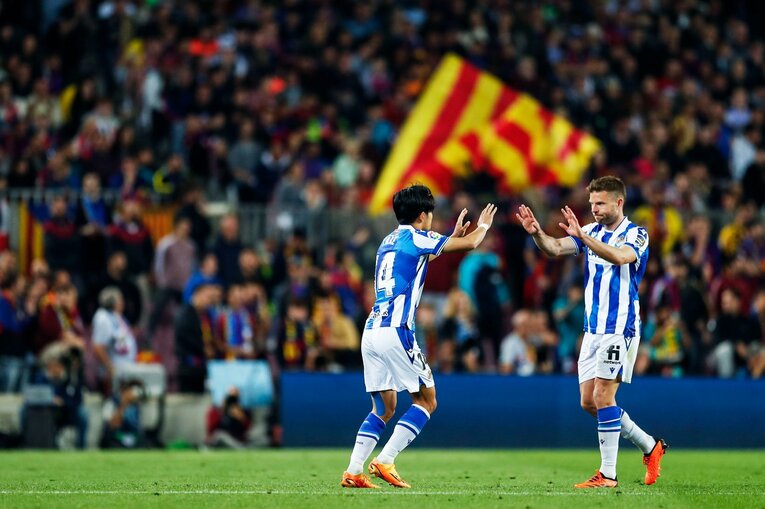 今季9点目！ 久保建英が凄まじい「バルサ撃破ドリブル、ブスケッツ退団・優勝セレモニーが同時に」カメラマンが見た“美しいカンプノウの夜”(25)