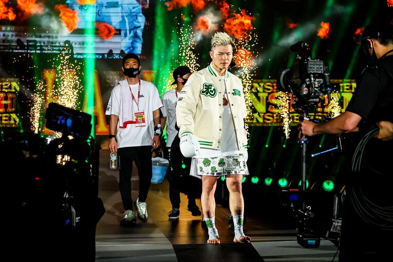 那須川天心の入場シーン　©THE MATCH 2022/Susumu Nagao