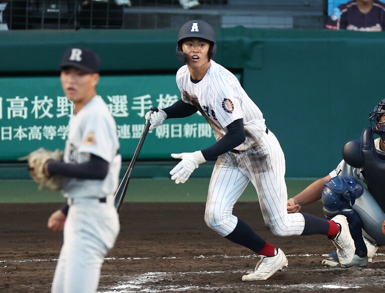 9回表有明2死満塁、永田晴輝が走者一掃となる逆転二塁打を放った瞬間　©JIJI PRESS