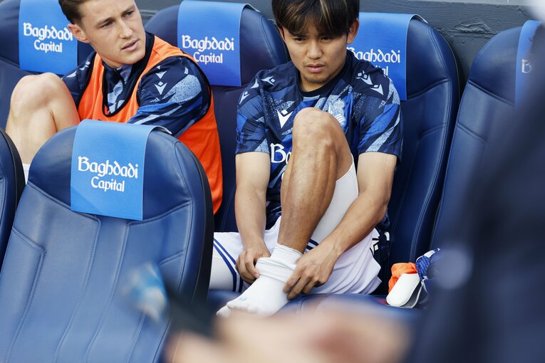 足首には痛々しい包帯がまかれていた　©Daisuke Nakashima