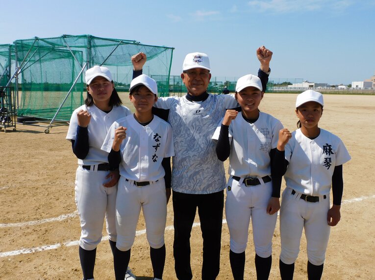 貝塚ヤングの女子選手たち　©Haruka Sato