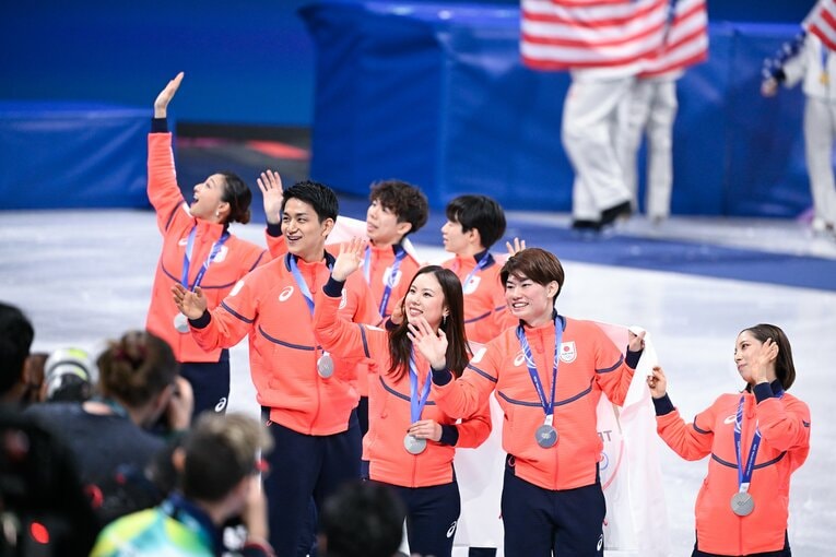フィギュア団体で銀メダルを獲得した日本チーム　©Asami Enomoto／JMPA