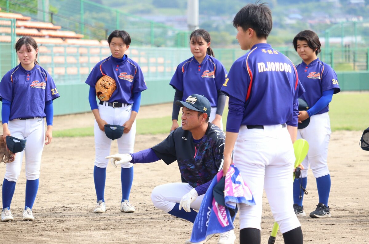 1000分の1も怒らなくなりました」名門野球部の“熱血コーチ”だった男が女子野球部の監督に？…37歳指導者が驚いた「男女のギャップ」（3／4） - 高校 野球 - Number Web - ナンバー