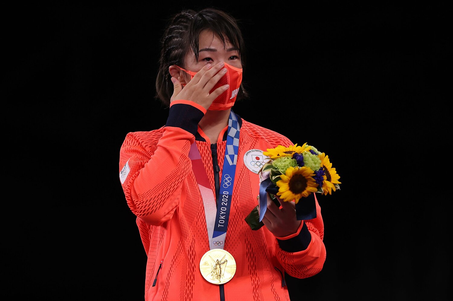 金メダルを獲得し感極まる川井。現役選手としても、子供たちの指導者としても、さらなる活躍が期待される　©Getty Images