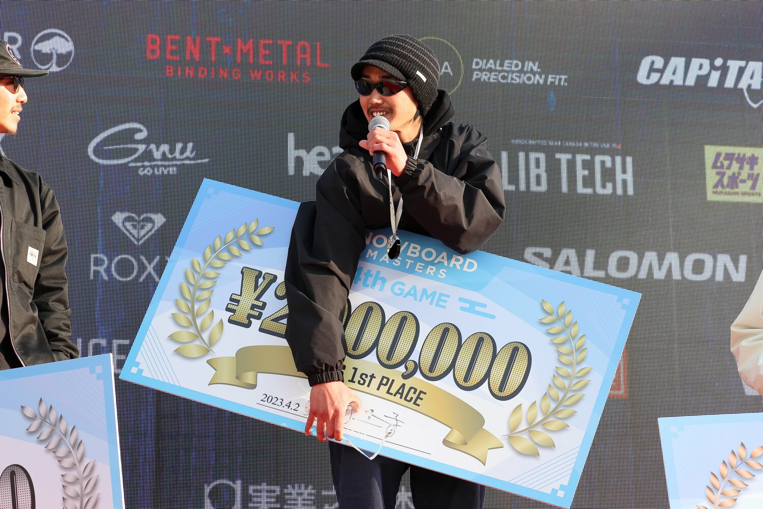 大会初の完全優勝で賞金200万円を手にした大久保勇利「この賞金で、海外に行きます！」©︎Shigeki Yamamoto