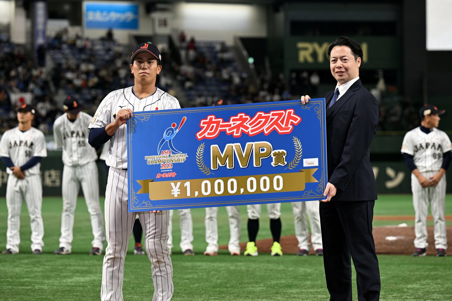 大会MVPを受賞した門脇　©︎Getty Images