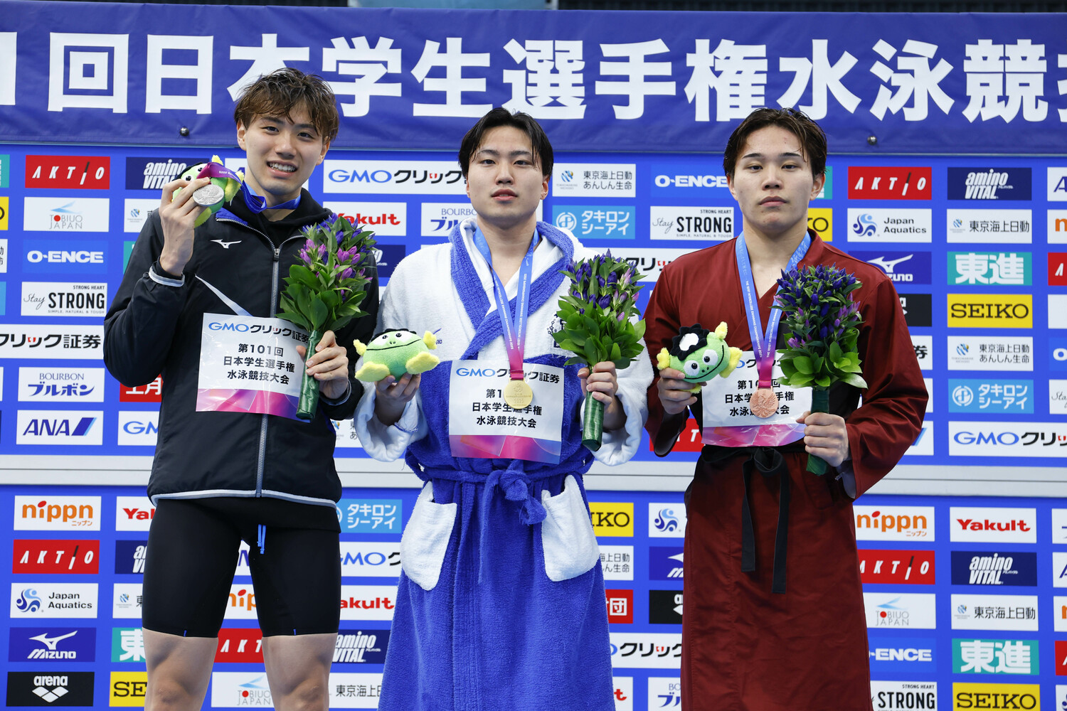 今年9月の日本インカレ100m平泳ぎで2位に入った東大の松本恭太郎（左）　©Soma Suzuki/photo kishimoto
