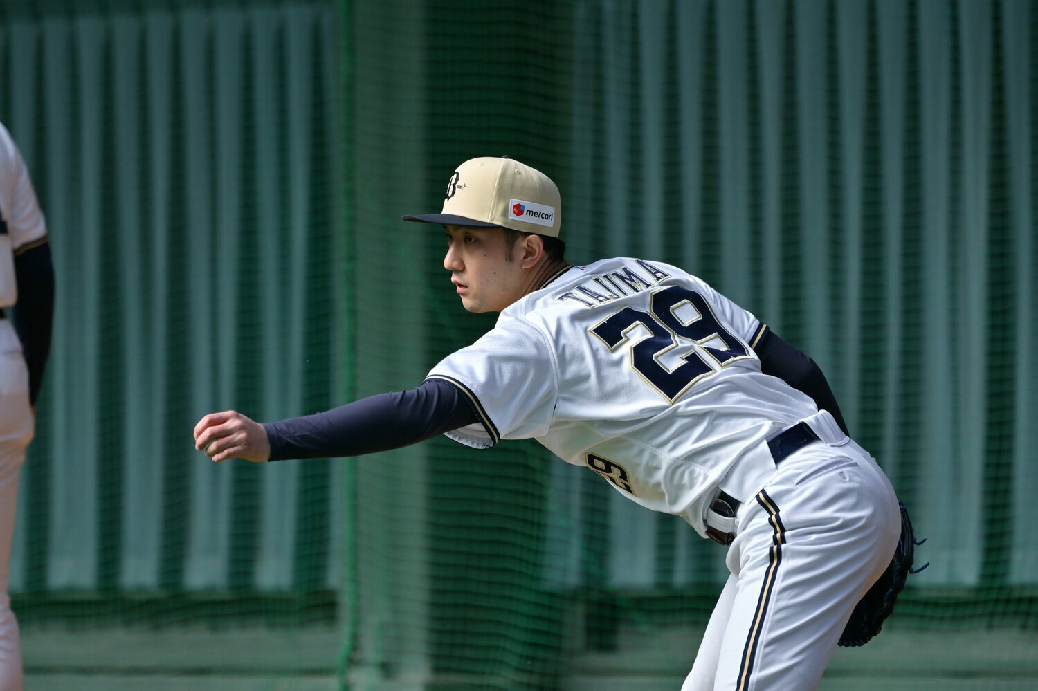 ブルペンで黙々と投げ込む田嶋（2025年２月）©Hideki Sugiyama