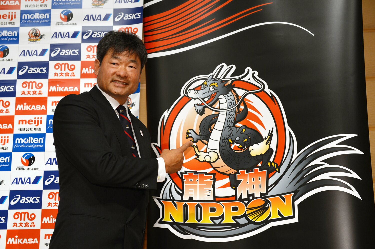 初の外国人監督として招聘されたゲーリー・サトウ　（2013年）©︎Jun Tsukida/AFLO SPORT