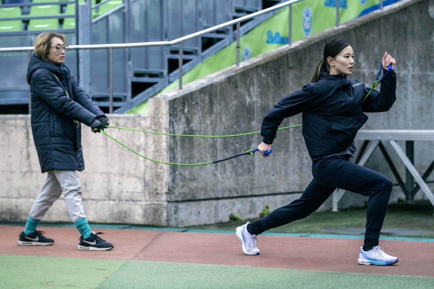 二人三脚で戦い続けている高橋と醍醐コーチ　©Takuya Sugiyama