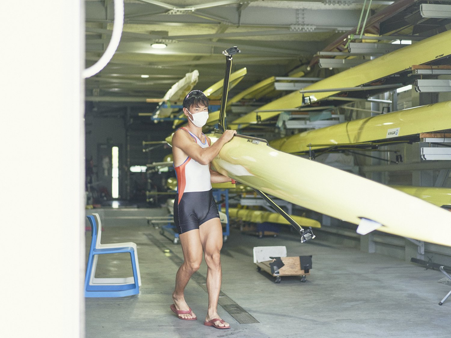 練習の準備をする荒川　©Yuki Suenaga