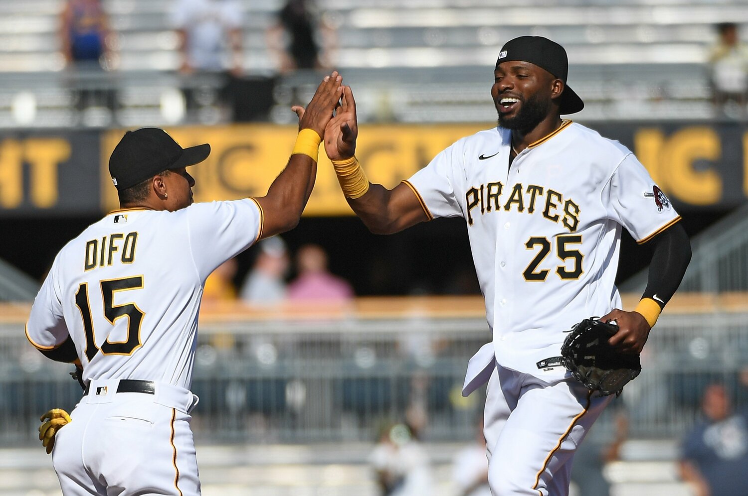 パイレーツ時代のポランコ（右）。勝負強い打撃で活躍した　©︎Getty Images