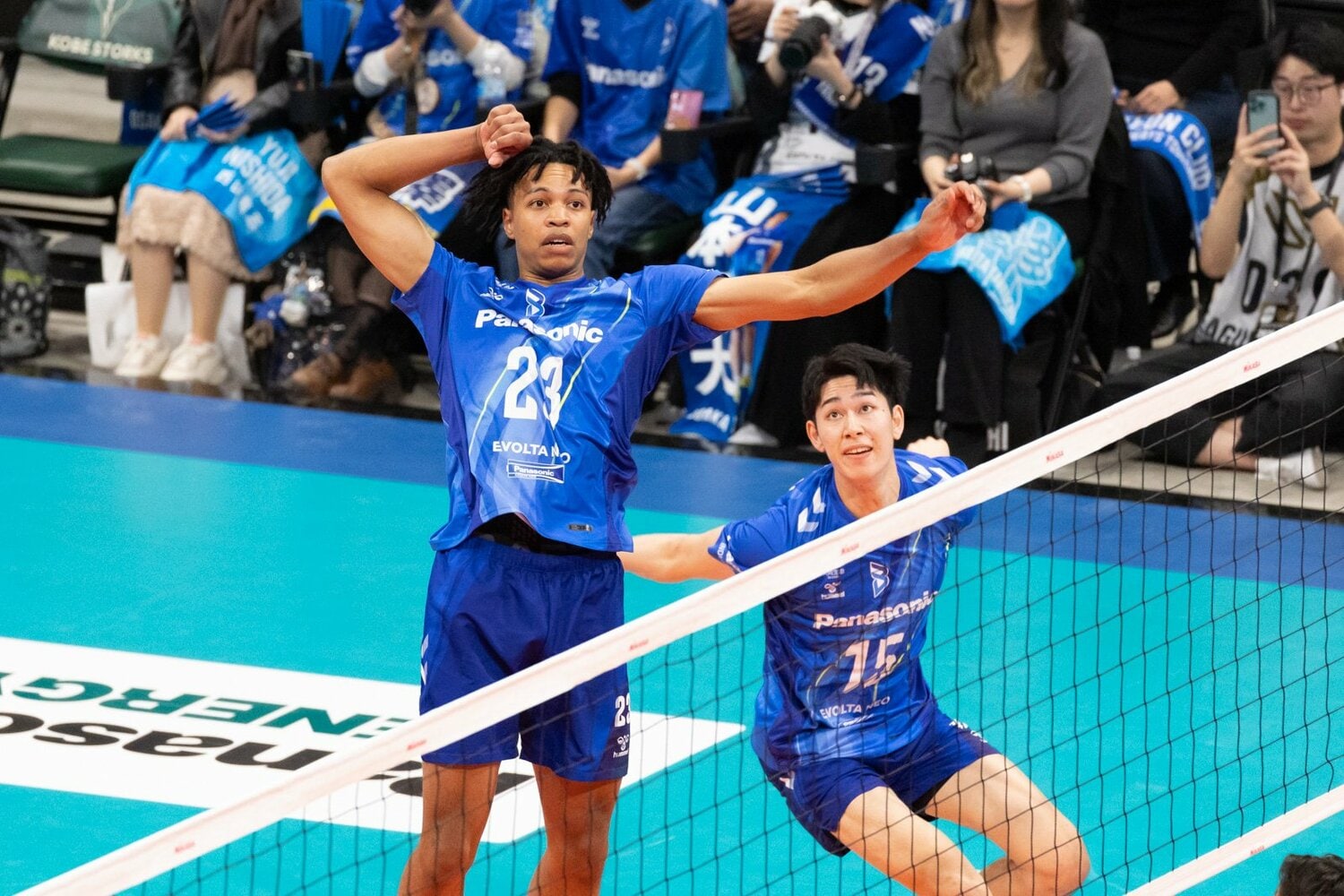 「バレー人生で一番、打たされている」感覚だというラリー　©️OSAKA BLUTEON