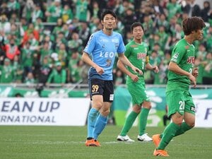 横浜FCと瀬沼優司がJ1を逃して涙。東京V戦、終了間際の2つのプレー。