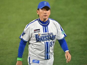 「完敗じゃないですよ」DeNA三浦大輔監督は記者の質問を遮り…日本シリーズ初戦“完敗ムード”の中で「ベンチに諦めムードがあったのでは…」＜Number Web＞ photograph by Hideki Sugiyama