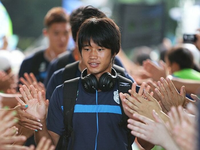 “浦和育ち”山田直輝の大きな転機。湘南で思い出した、輝くための原点。＜Number Web＞ photograph by J.LEAGUE PHOTOS