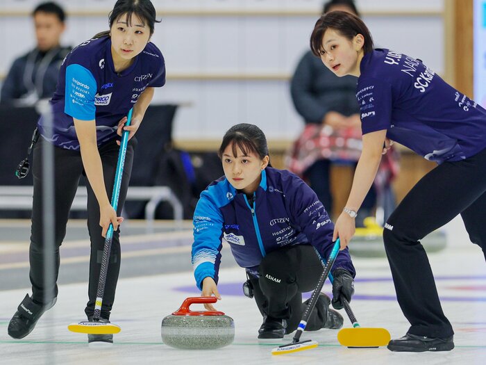 「平均年齢23歳のエリート集団」「日本初金メダルの天才姉妹」代表決定戦で躍進したSC軽井沢クラブとは？ 上野美優が語った「笑顔のカーリング」＜Number Web＞ photograph by JIJI PRESS