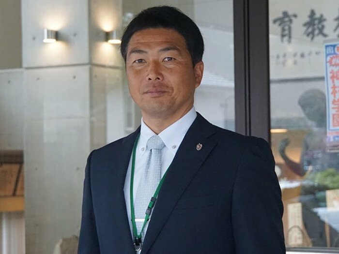 伝説的ドラマ『スクール・ウォーズ』の体罰…下の世代はどう見た? 高校野球・神村学園の監督が語る「(葛藤に)苦しんでいるのは50歳前後の方たち」<Number Web> photograph by Kei Nakamura