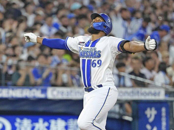 ついにAクラスへ「ハマの救世主」DeNAエンカーナシオンとは何者？ 途中加入で日本に適応できた意外な哲学は…「まずは三振をしないことです」＜Number Web＞ photograph by KYODO